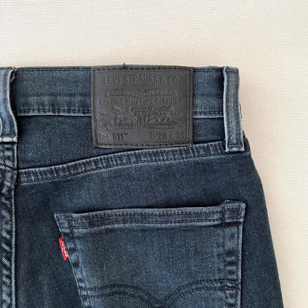 Levi's Premium jeans in deep indigo, waist side: 28